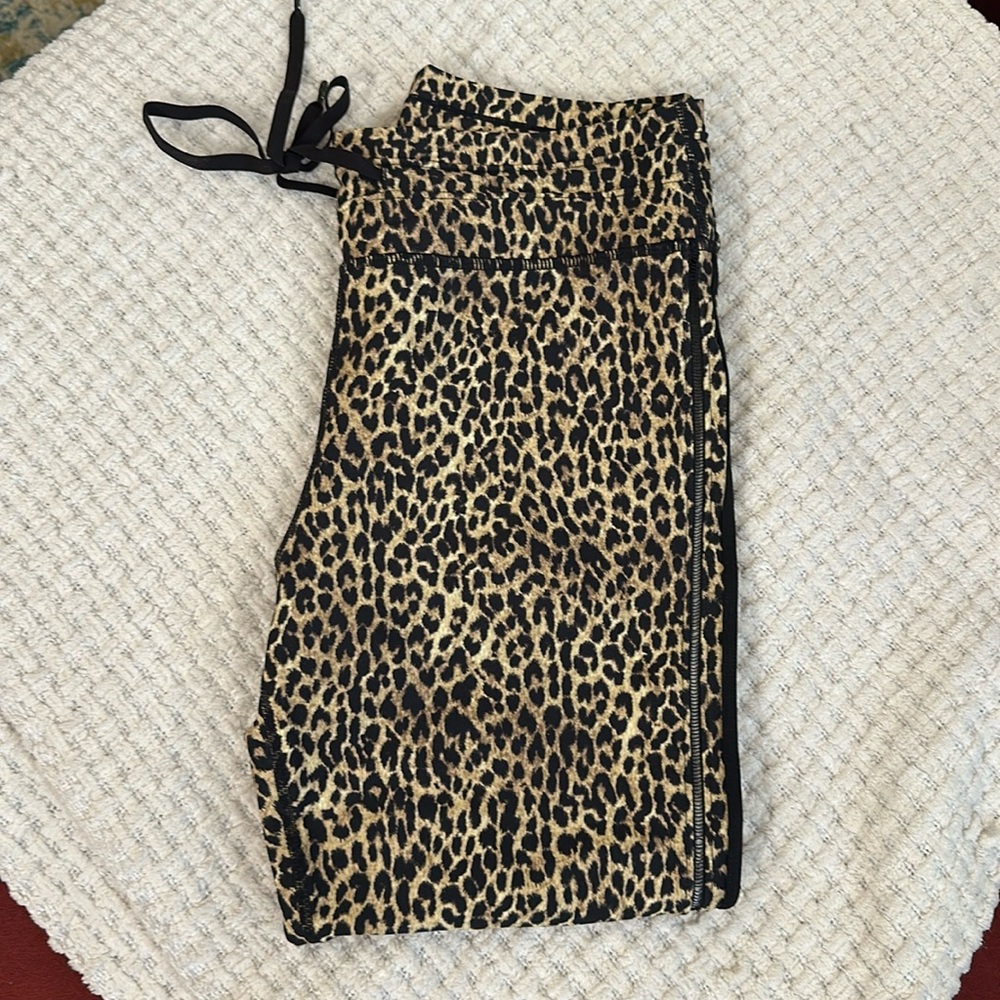 Cropped leopard leggings